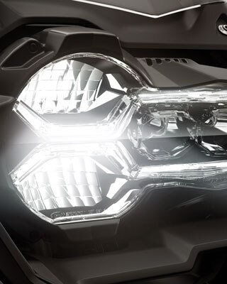 Vemos el faro delantero con tecnología LED de la R 1250 GS.