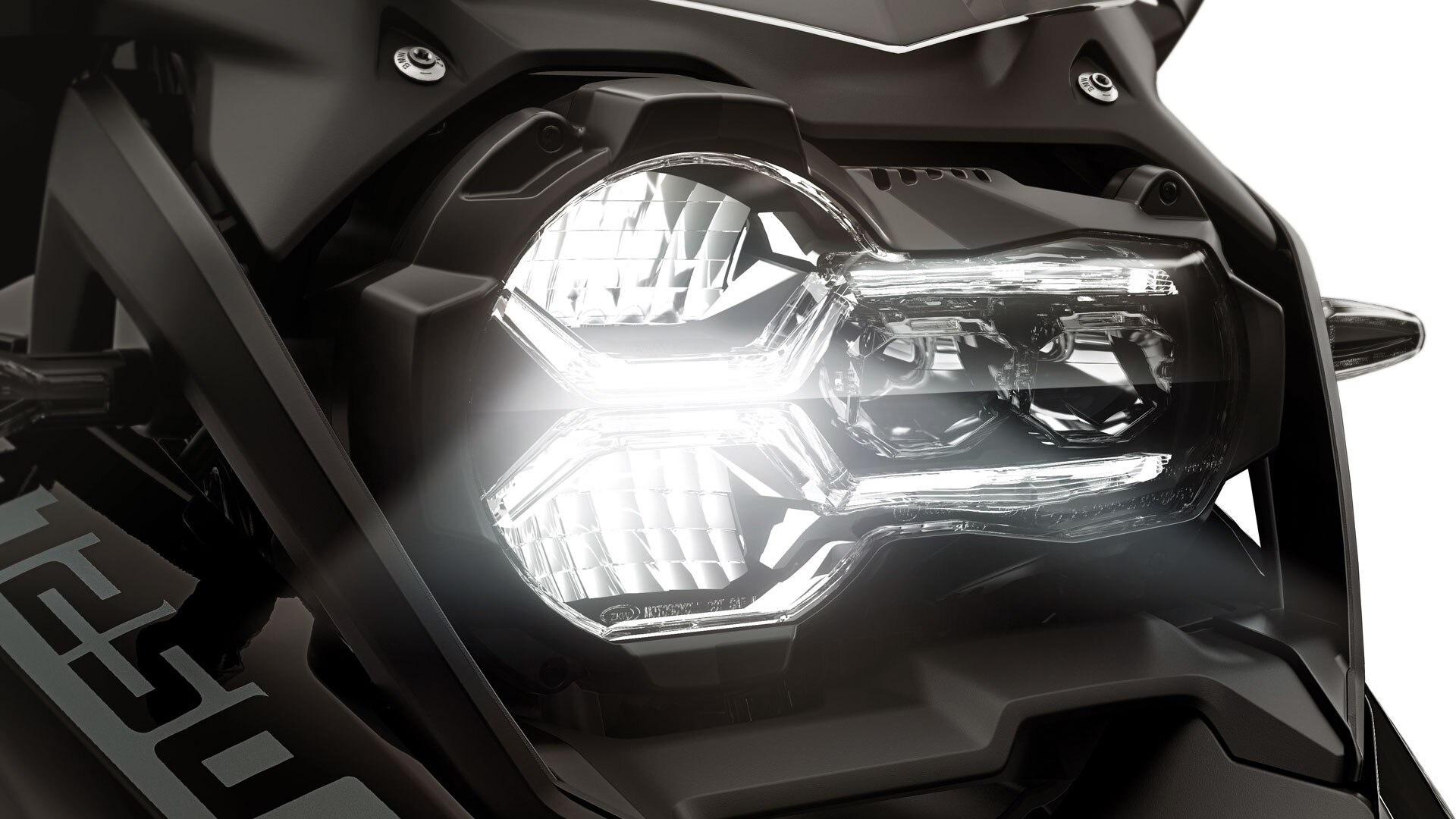 Vemos el faro delantero con tecnología LED de la R 1250 GS.
