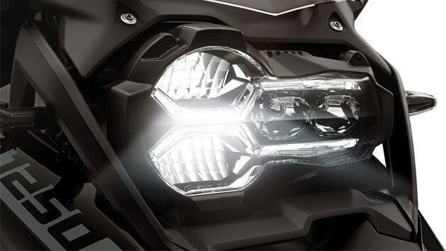 Vemos el faro delantero con tecnología LED de la R 1250 GS.
